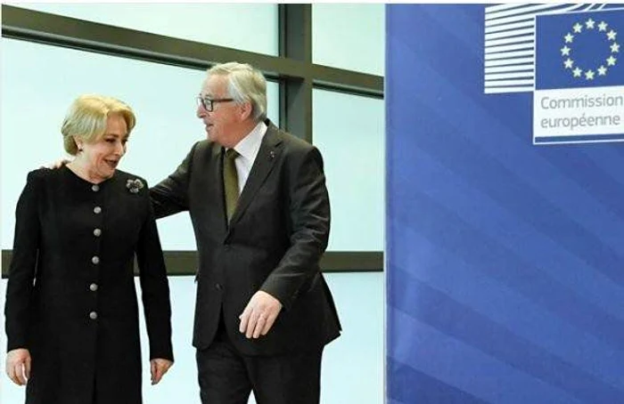 
    Premierul Dăncilă a venit din vreme la aeroport să nu rateze și plecarea lui Jean-Claude JunkerFOTO: adevarul.ro  