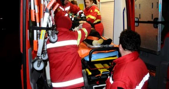 Femeia va rămâne internată în spital cel puţin două săptămâni