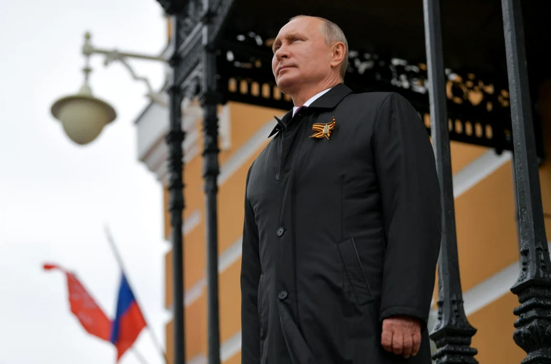 Putin afișându-se cu panglica Sfântul Gheorghe la piept FOTO EPA-EFE