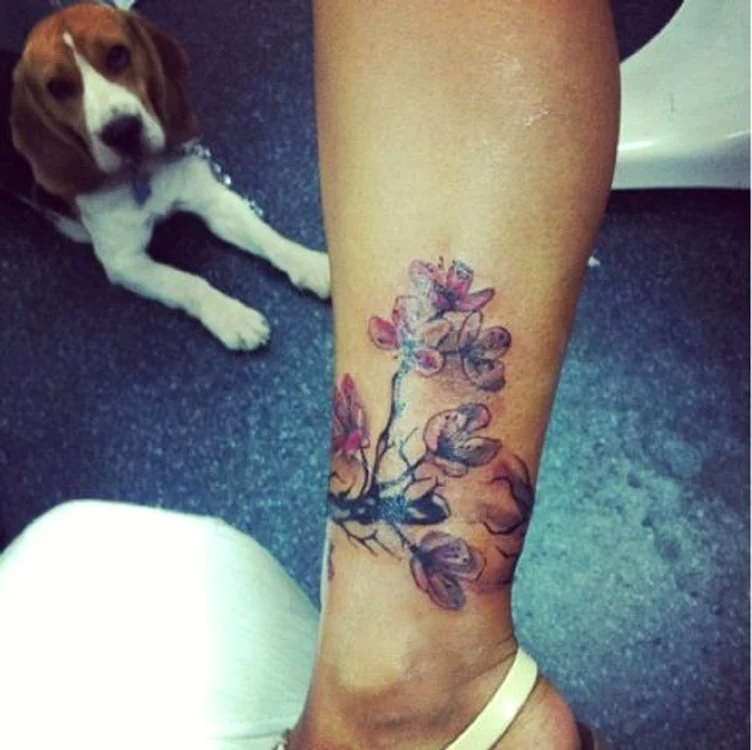 Andreea Popescu şi-a acoperit tot corpul cu tatuaje