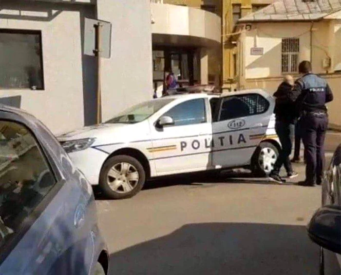 Bărbatul care vindea teste PCR false a fost dus ieri la audieri