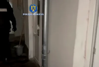 Percheziții în Prahova: Un deținut, condamnat pentru viol, ar fi instigat la intimidarea martorilor și victimelor pentru a scăpa de o nouă acuzație. Perchezitii in Prahova FOTO: captură video Poliția Română