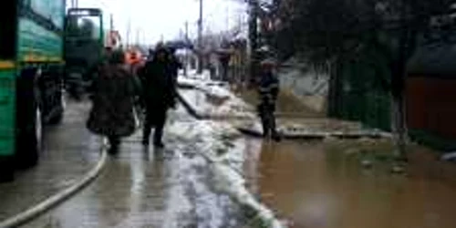 Localnicii vor să dea Primăria în judecată pentru pagubele produse