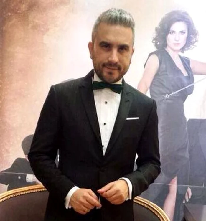 
    Zoli a adus pe scenă și dansatori din MaramureșFoto: captură TVR 1  