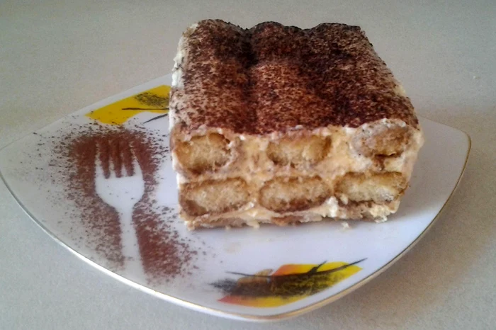 
    Tiramisu cu mascarpone  