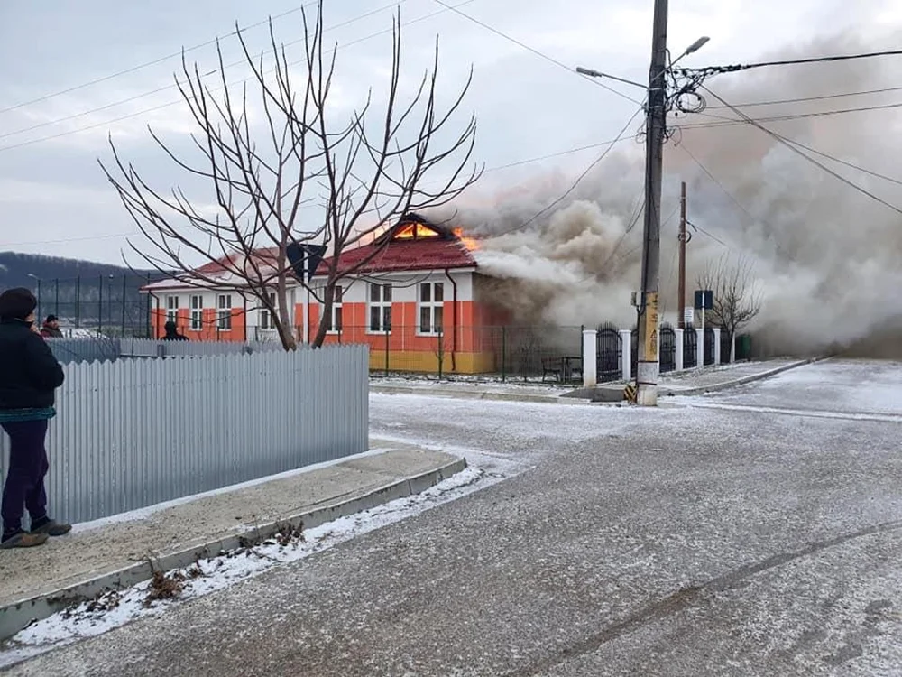 Incendiu se manifestă violent