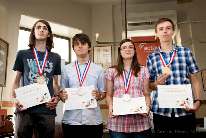 Medaliaţii români la Olimpiada Internaţională de Chimie FOTO: White PR/ Adrian Nedea