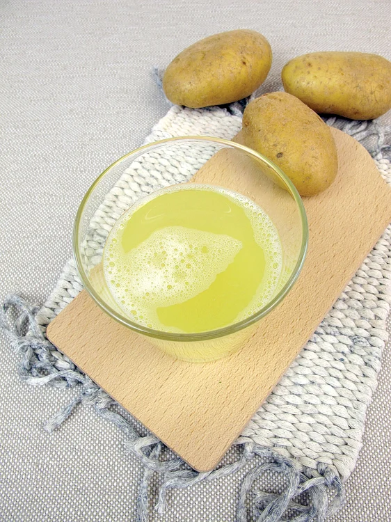 Sucul de cartofi cruzi tratează gastrita, ulcerul şi reduce inflamaţia gastrointestinală