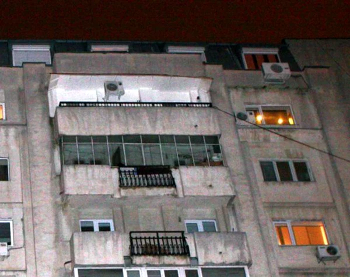Fetiţa s-a aruncat de la etajul al treilea al blocului. (Foto: arhiva Click!)