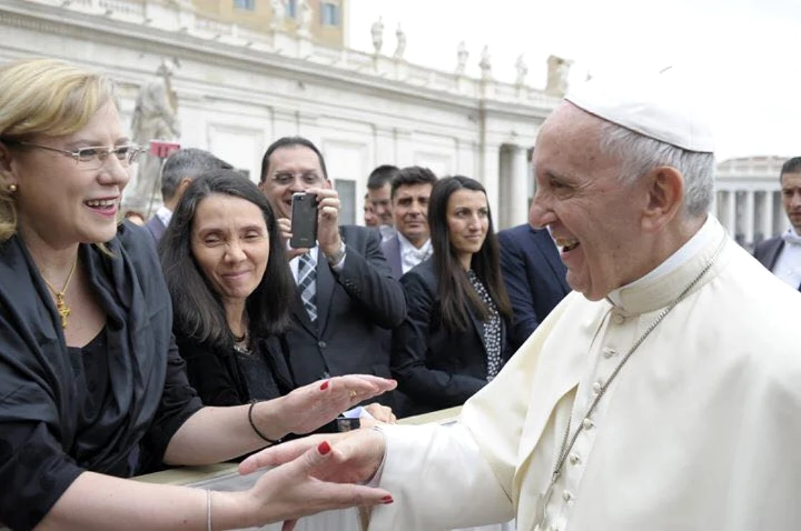 Corina Cretu si Papa Francisc FOTO Corina cretu