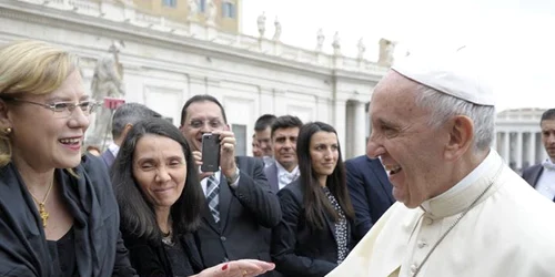 Corina Cretu si Papa Francisc FOTO Corina cretu