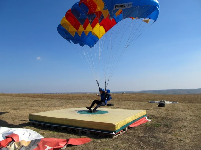 Aerodromul de la Vadul lui Vodă este optim pentru parașutism