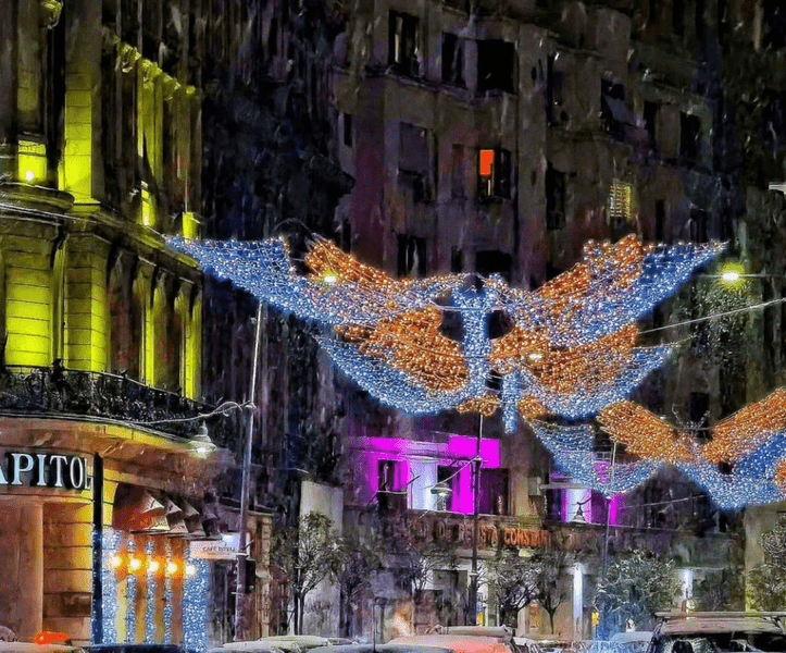 Primele luminiţe de Crăciun, montate în Bucureşti. Când vor fi aprinse
