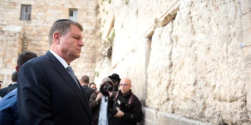 Iohannis la Zidul Plangerii FOTO Facebook 