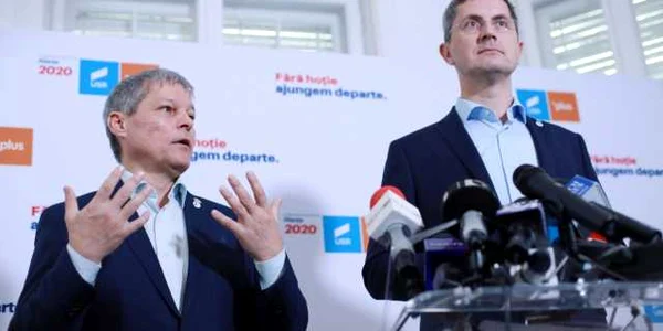 Dacian Ciolos si Dan Barna Inquam Photos / George Calin