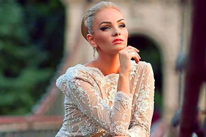Maria Constantin a ales să poarte o rochie neagră, cu un decolteu uriaşFOTO: Arhiva personală