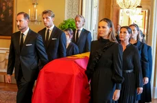 Marius Borg, Regele Haakon, Prințesa Ingrid Alexandra la procesiunile funerare, Profimedia (3) jpg