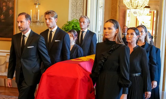 Marius Borg, Regele Haakon, Prințesa Ingrid Alexandra la procesiunile funerare, Profimedia (3) jpg