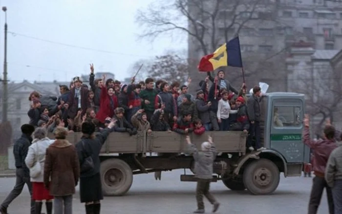 
    709 oameni au murit în zilele Revoluției din decembrie 1989  