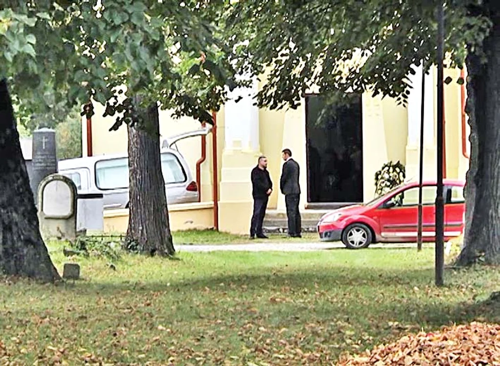 La această capelă a fost depus trupul neînsufleţit  al Georgetei  Lăzurcă