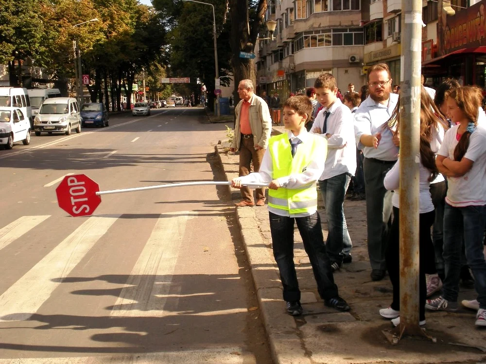 Elevii au pus în practică împreună cu poliţiştii cunoştinţele însuşite