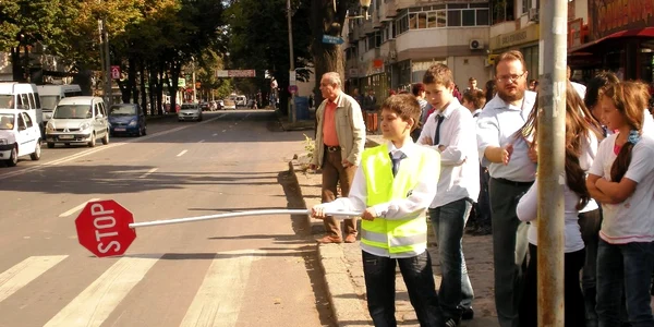 Elevii au pus în practică împreună cu poliţiştii cunoştinţele însuşite