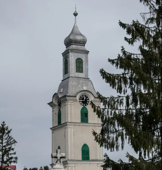 De ce s-a prăbușit turnul Bisericii Reformate din Cehu Silvaniei, vechi de 500 de ani: „Clopotele produceau vibrații constante”