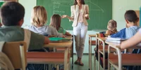 Profesoara profesor scoala invatamant educatie elevi FOTO Shutterstock jpg