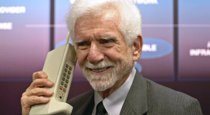 Martin Cooper și primul telefon mobil - arhiva foto