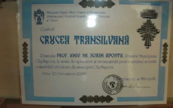 Primarul Apostu are o colecţie impresionantă de diplome şi medalii.