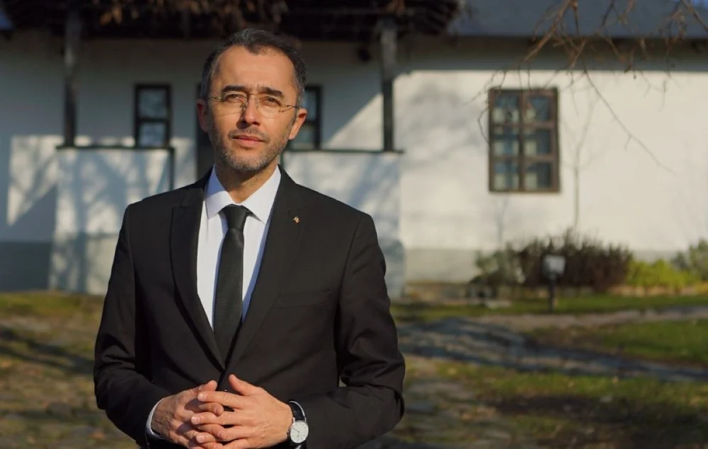 Sergiu Mihalcea demisionează din AUR şi îl acuză pe Simion că a transformat partidul într-o „panaramă”: „A vândut toți votanții AUR”