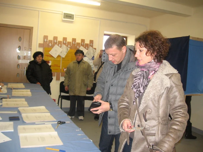 Prefectul Cosmin Pribac alături de soţie FOTO Claudia Untaru Creţu