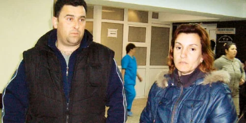 Vasile şi Ana Toma îi acuză pe medici că nu le-au îngrijit copilul