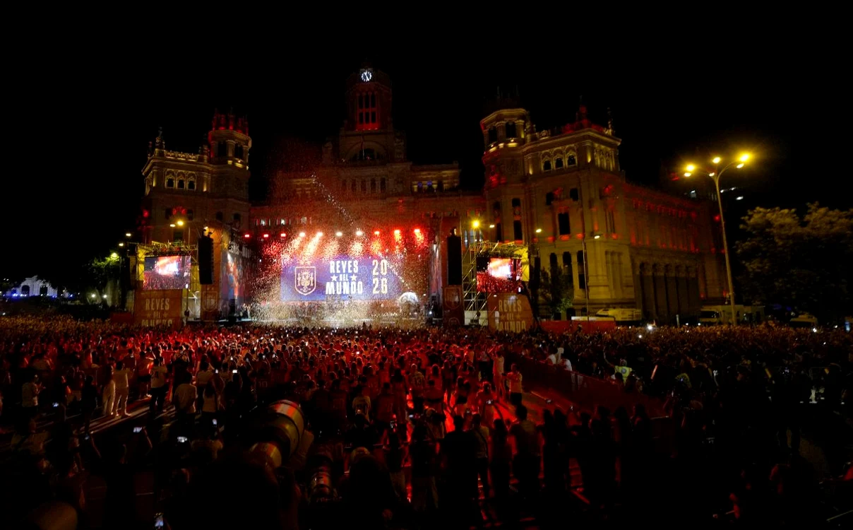 Campionii mondiali au prezentat trofeul fanilor la Madrid (FOTO: Getty Images)