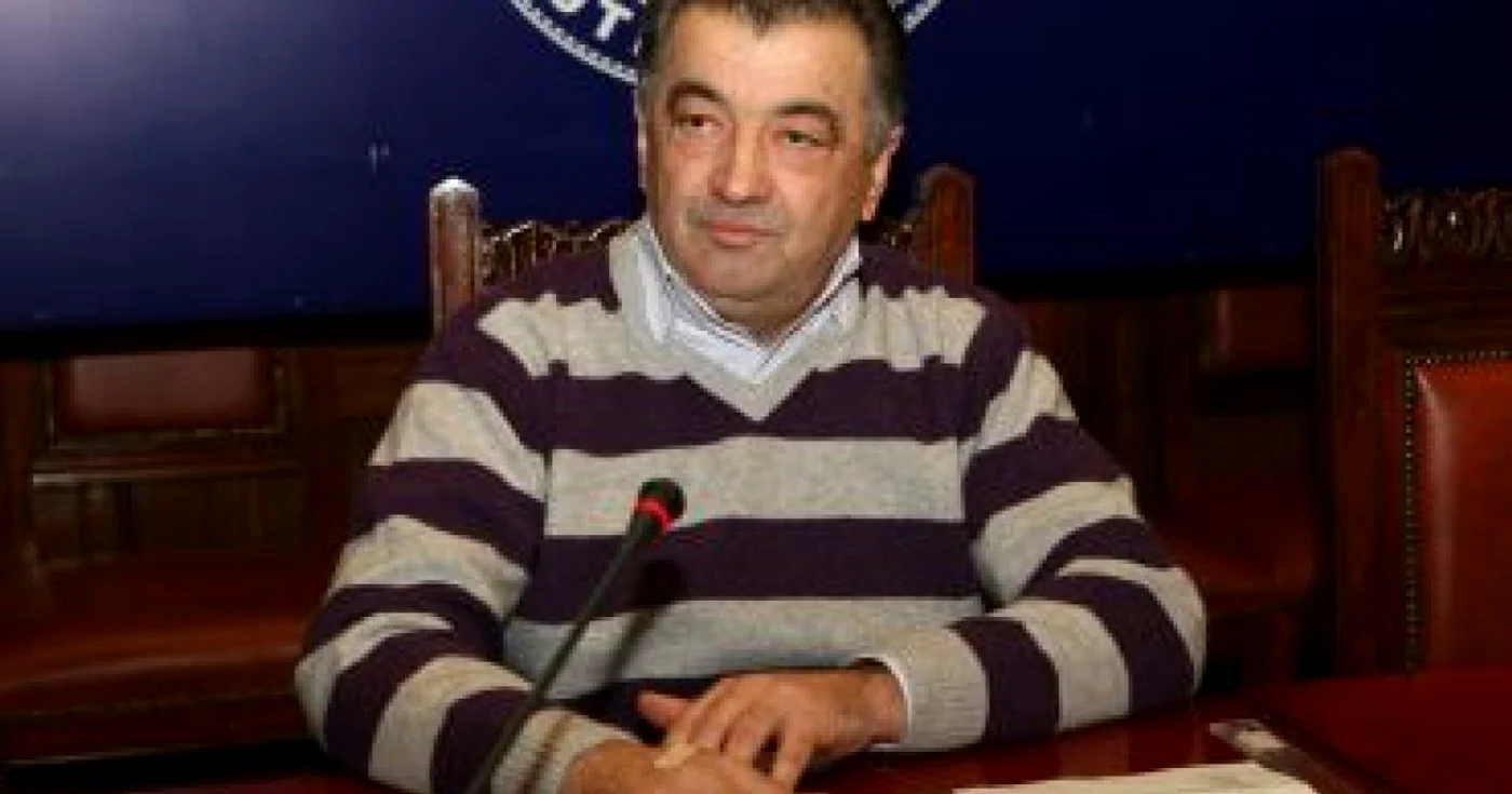 Directorul Ioan Văcariu e acuzat că "face mese" cu finanţatorul Universităţii Craiova