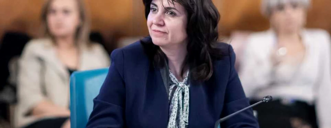 Anisie a trimis o scrisoare cadrelor didactice prin care le cere să îi susţină moral pe elevi FOTO gov.ro