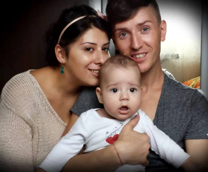 
    Ionuţ Tănase, alături de soţia sa, Camelia, şi de fiul lor, Matei  