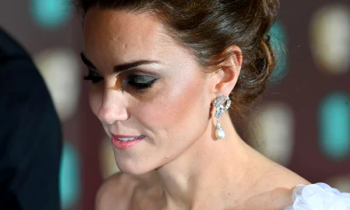 Kate Middleton a ales să poarte cerceii prințesei Diana jpeg