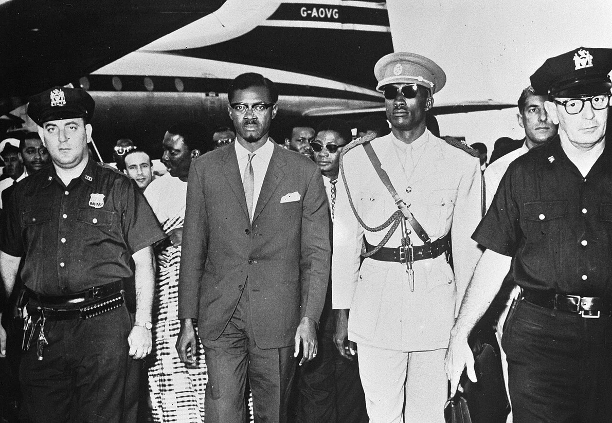 Sosirea lui Patrice Lumumba la New York, la 20 noiembrie 1961 (© Fotograaf Onbekend / Anefo / Wikimedia Commons)