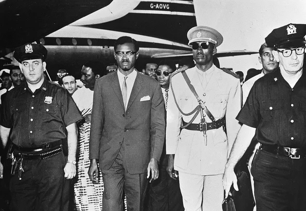 Sosirea lui Patrice Lumumba la New York, la 20 noiembrie 1961 (© Fotograaf Onbekend / Anefo / Wikimedia Commons)