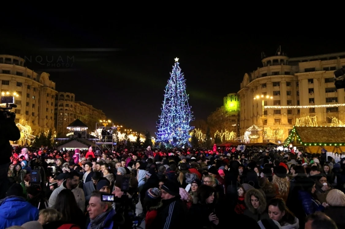 
    Târgul de Crăciun din Piața Constituției din București este cel mai mare din România  