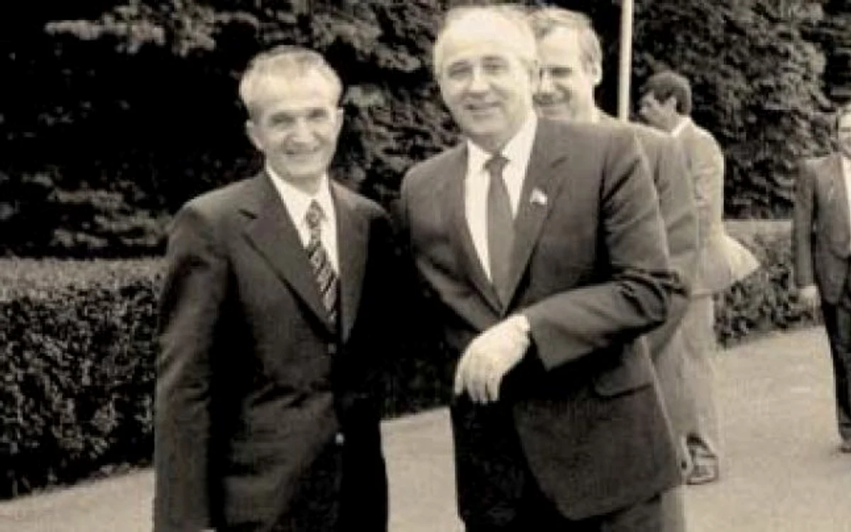 1986: o iluzie – Ceauşescu  şi Gorbaciov,  umăr la umăr   p Foto: agerpres