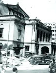 Teatrul Național și blocul Adriatica, grav avariate după bombardamentele aviației germane din 26 august 1944