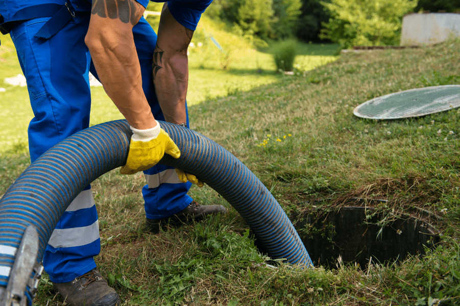 România își numără fosele septice. Cum se desfășoară în teritoriu inventarierea cerută de Guvern