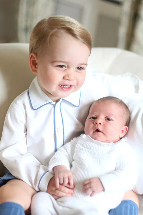 Prințesa Charlotte, alături de fratele ei mai mare, Prințul George jpeg