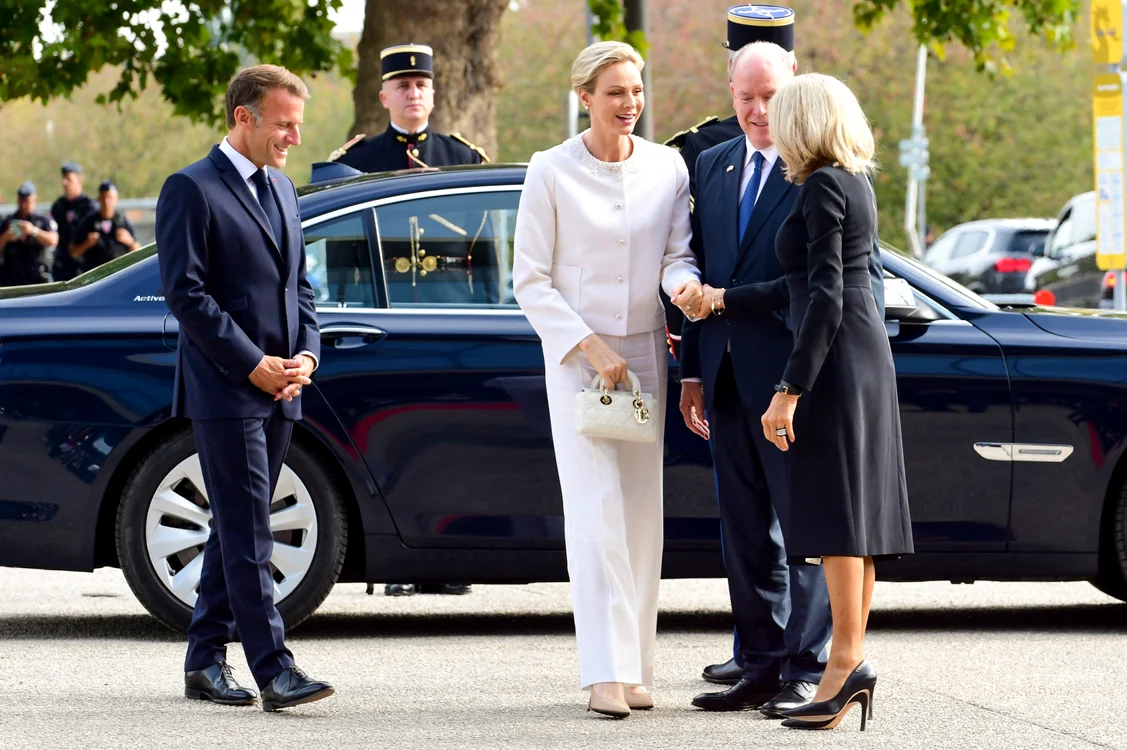 Charlene de Monaco în alb, Brigitte Macron în negru, Profimedia (4) jpg