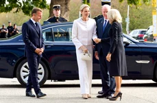 Charlene de Monaco în alb, Brigitte Macron în negru, Profimedia (4) jpg