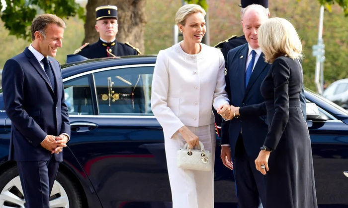 Charlene de Monaco în alb, Brigitte Macron în negru, Profimedia (4) jpg