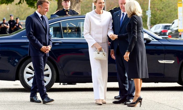 Charlene de Monaco în alb, Brigitte Macron în negru, Profimedia (4) jpg