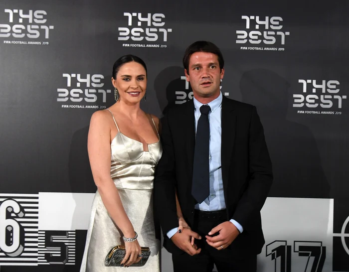 Soţii Chivu au avut o apariţie elegantă la evenimentul de la Milano